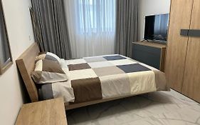 Skylark 2 Apartment With Terrace